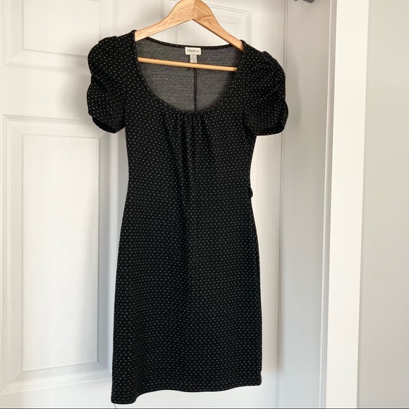 Cute polka dot dress with small puff sleeves - Picture 1 of 5